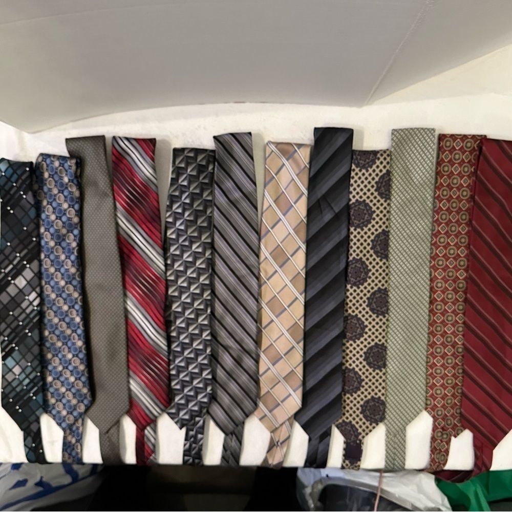 Mixed Lot of 12 Men’s Neck Ties Dept store brands Reaction, Van Heusen, Apt 9,